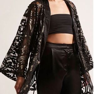 NWOT Solemio Sheer Metallic Embroidered Kimono